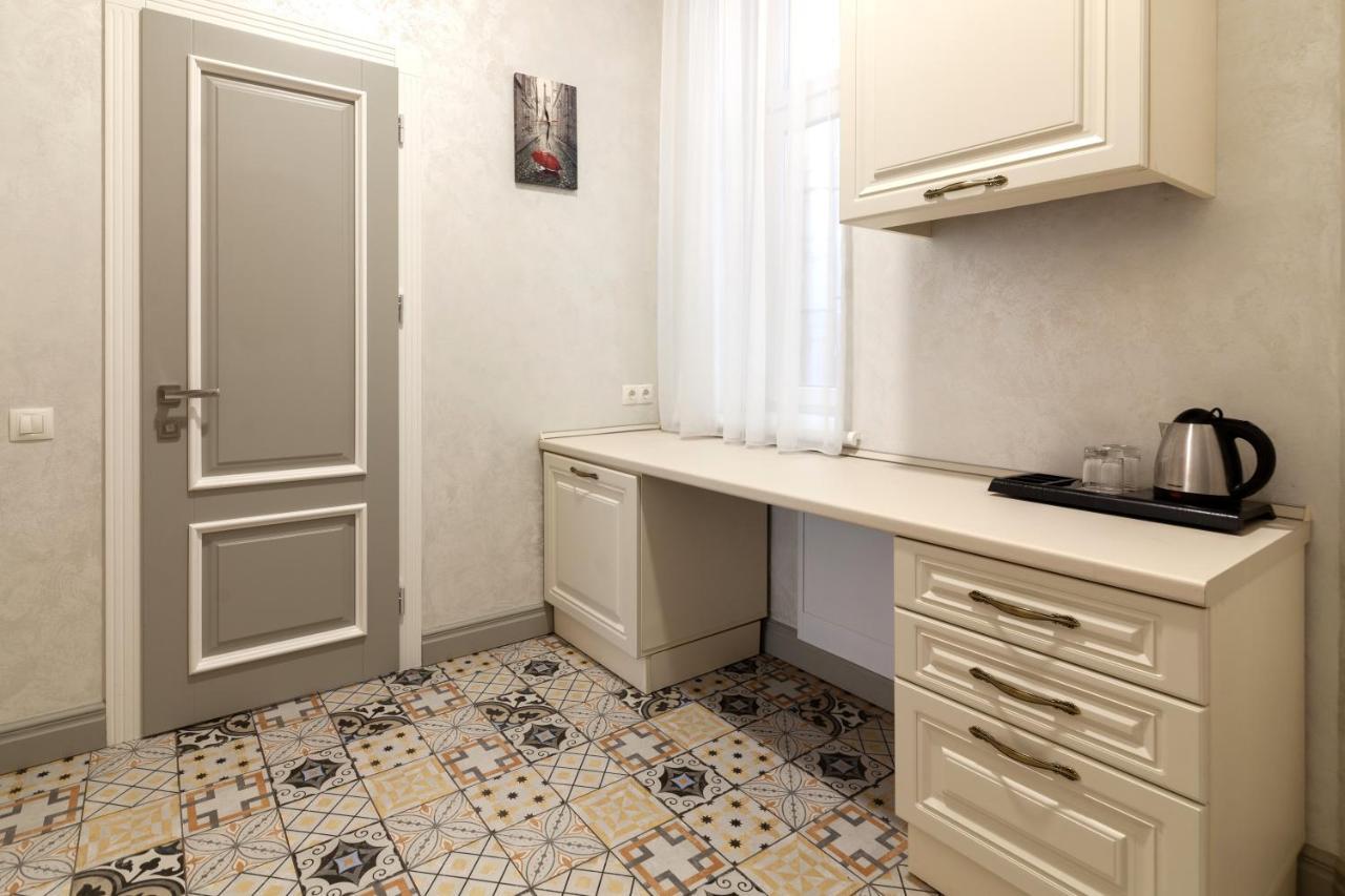 Royal Mini-Apart Hotel On Rynok Square Lviv Extérieur photo