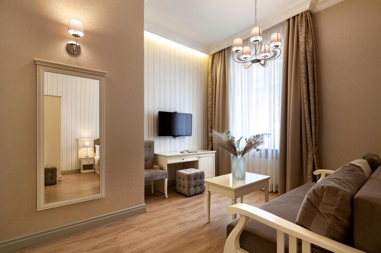 Royal Mini-Apart Hotel On Rynok Square Lviv Extérieur photo