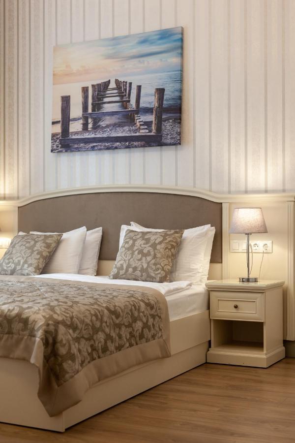 Royal Mini-Apart Hotel On Rynok Square Lviv Extérieur photo