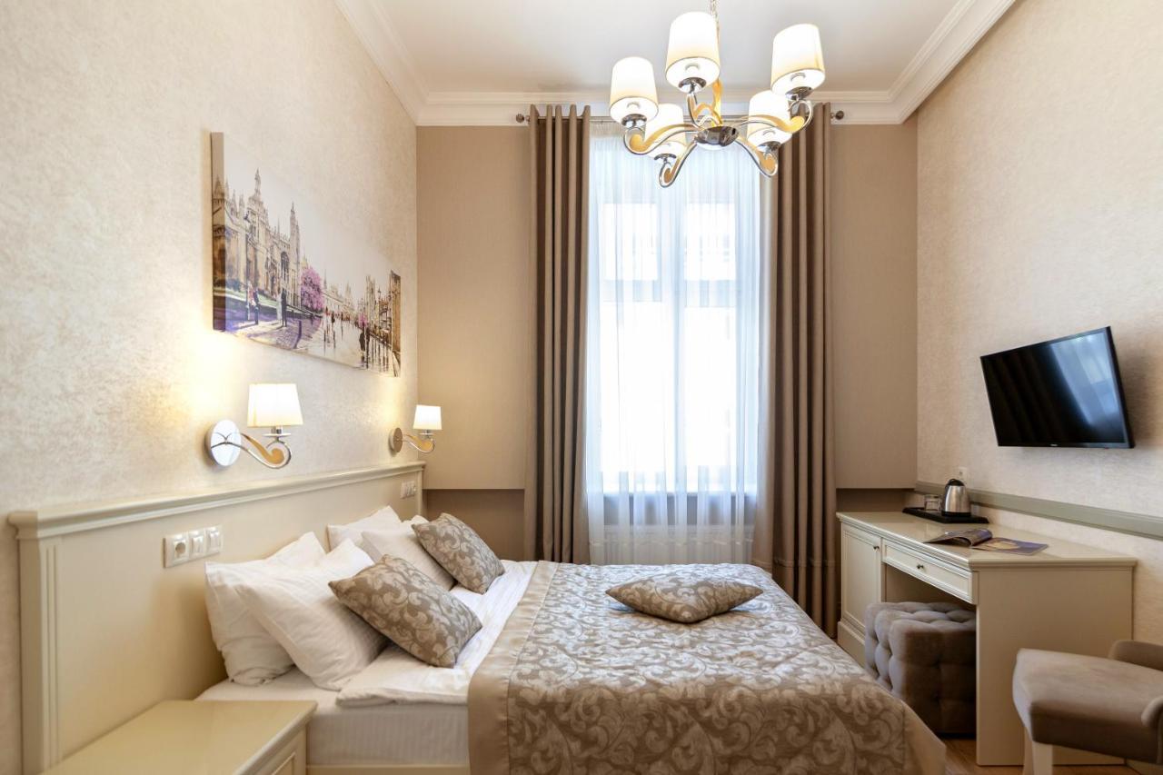 Royal Mini-Apart Hotel On Rynok Square Lviv Extérieur photo
