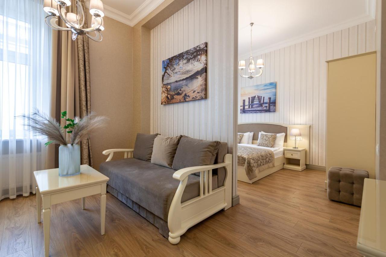 Royal Mini-Apart Hotel On Rynok Square Lviv Extérieur photo
