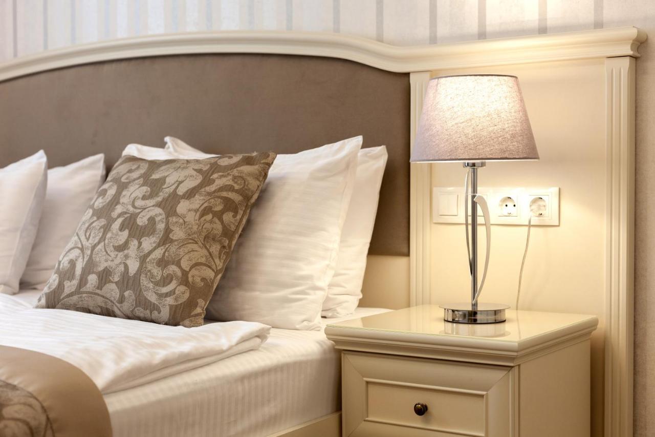 Royal Mini-Apart Hotel On Rynok Square Lviv Extérieur photo