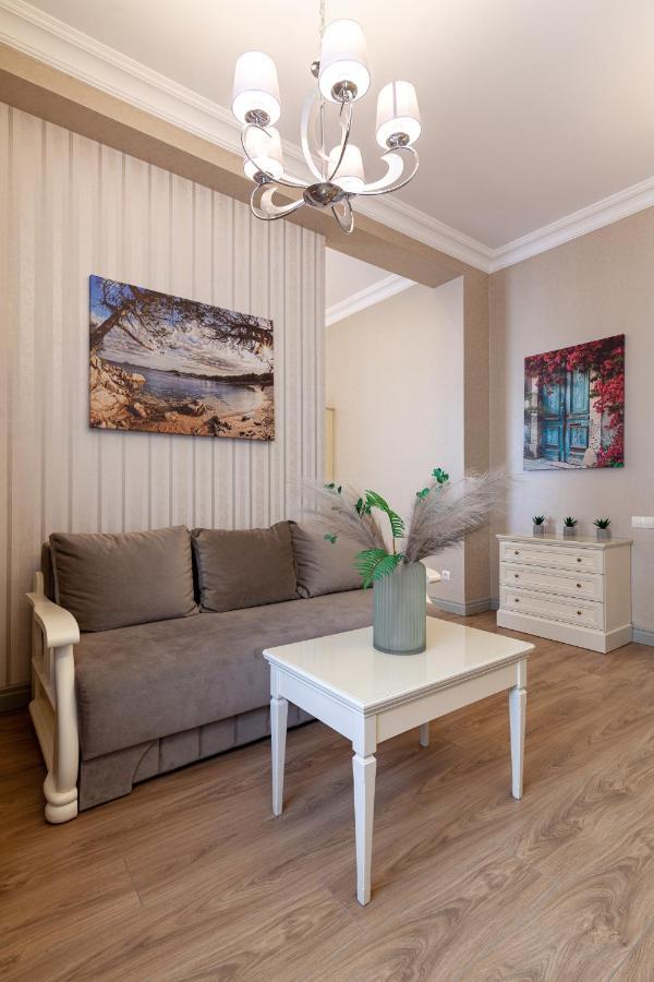 Royal Mini-Apart Hotel On Rynok Square Lviv Extérieur photo