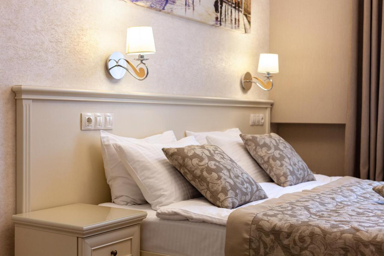 Royal Mini-Apart Hotel On Rynok Square Lviv Extérieur photo
