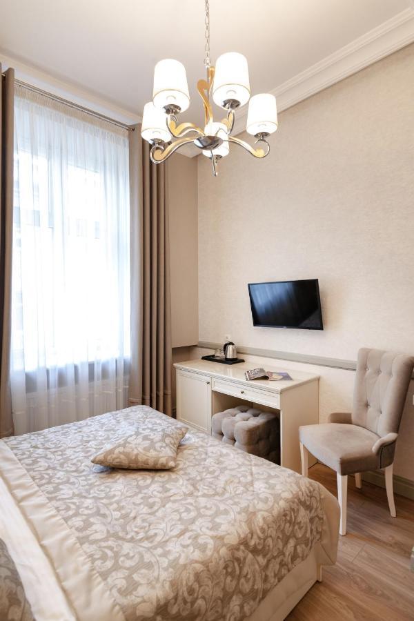 Royal Mini-Apart Hotel On Rynok Square Lviv Extérieur photo