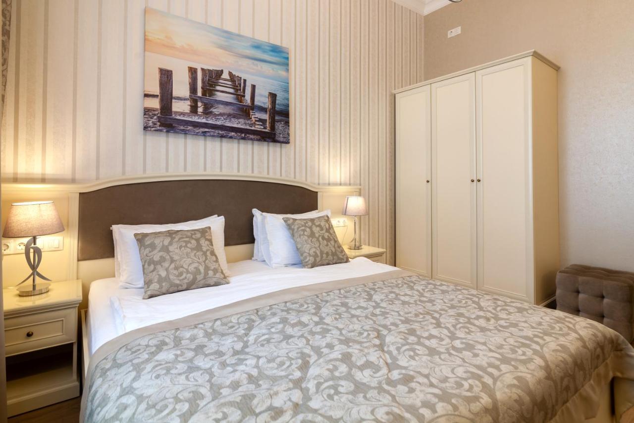 Royal Mini-Apart Hotel On Rynok Square Lviv Extérieur photo